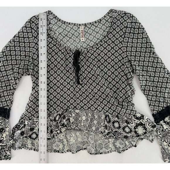 Mudd Juniors Black & Cream Flare Sleeve Flowy Blouse Size M Boho Hippie - Picture 9 of 10